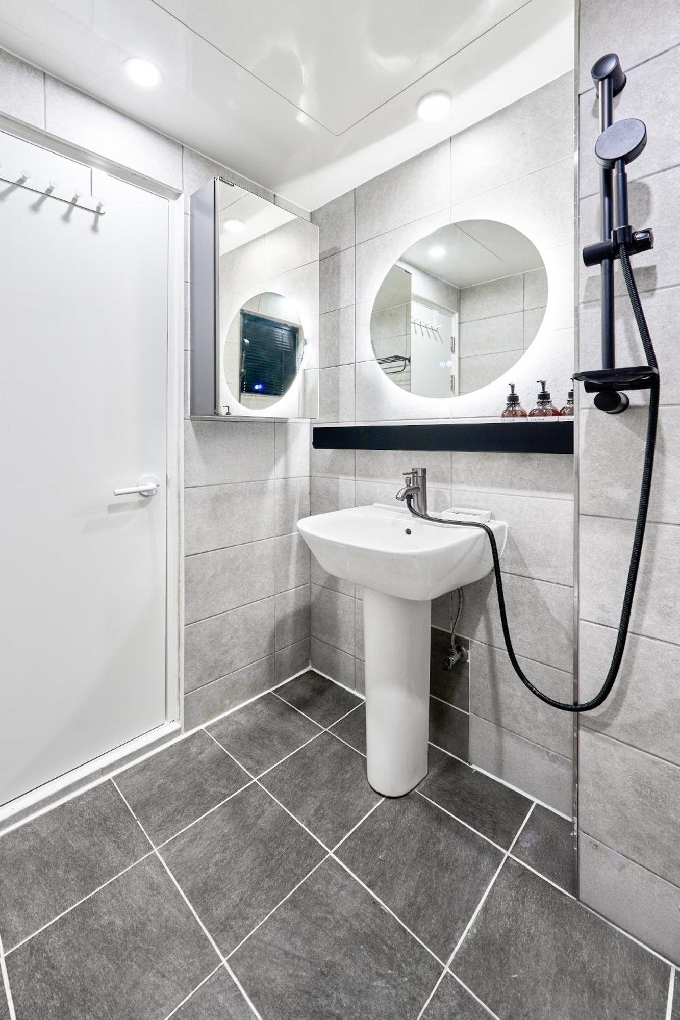 Htb Tailored Service & Garden Near Stn *