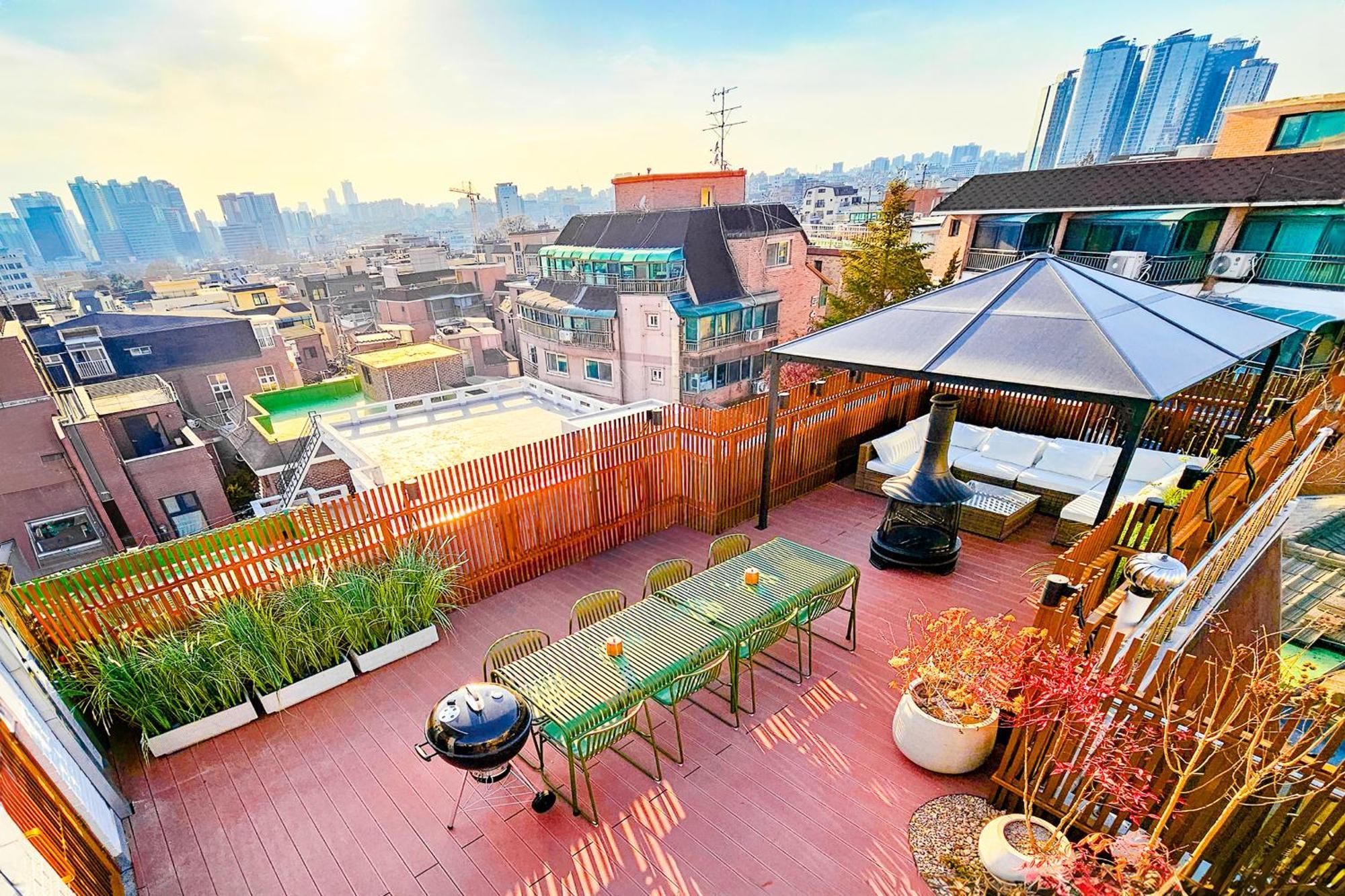Htb Tailored Service & Garden Near Stn *